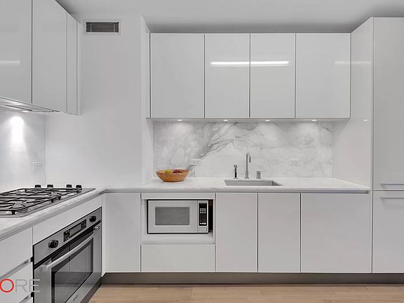 4th image of 322 W 57th St APT 43R