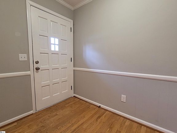 2nd image of 104 Woodcliff Ct