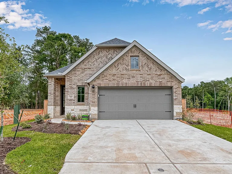 308 Mullins Ct — Photo 1