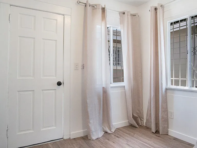 Lemon Avenue Triplex — Photo 8