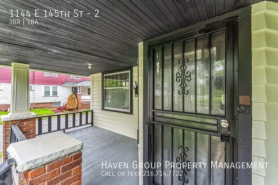 1146 E 145th St Cleveland, Ohio, 44110 - Spacious 3-bed 1-bath multi-family home! — Photo 3