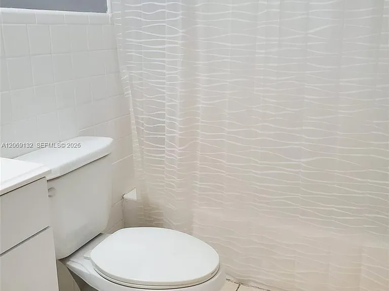 280 SW 11th Ave #18 — Photo 5