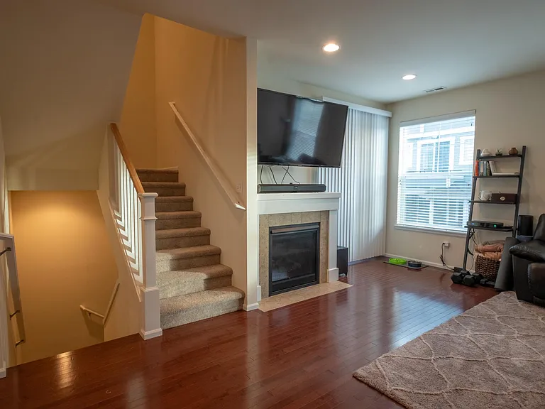 105 118th Ave SE #5 — Photo 3
