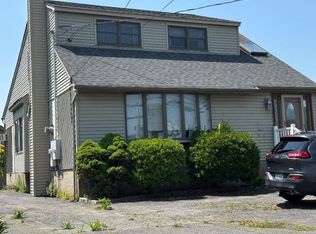 48 New Point Pl, Amityville, NY 11701
