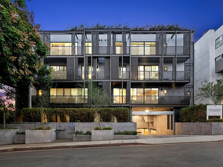 TALA Residences at 829 Larrabee Street — Photo 1