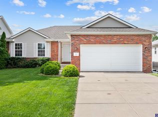 8011 Creek View Ct, Lincoln, NE 68516