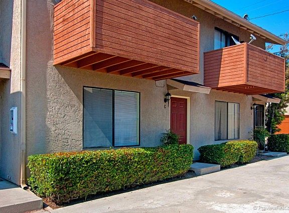 3rd image of 4459 Clairemont Dr APT C