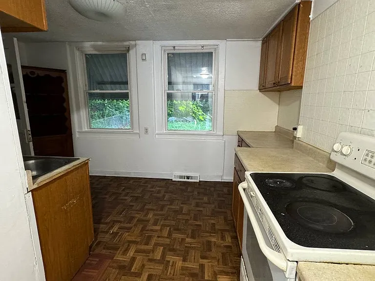 317 East Ave — Photo 17