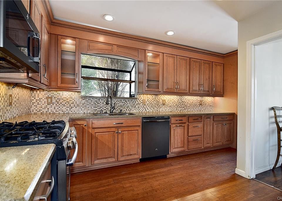 1st image of 5901 Vanalden Ave