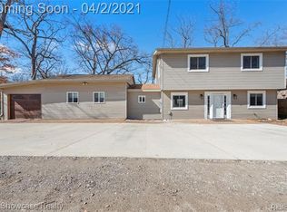 11801 Centerline Dr, Pinckney, MI