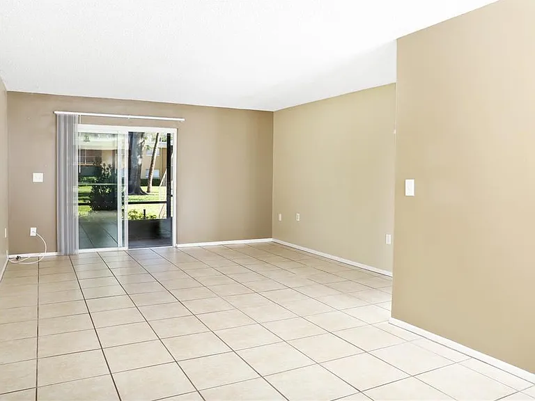 1000 Lake Of The Woods Blvd #C103 — Photo 8
