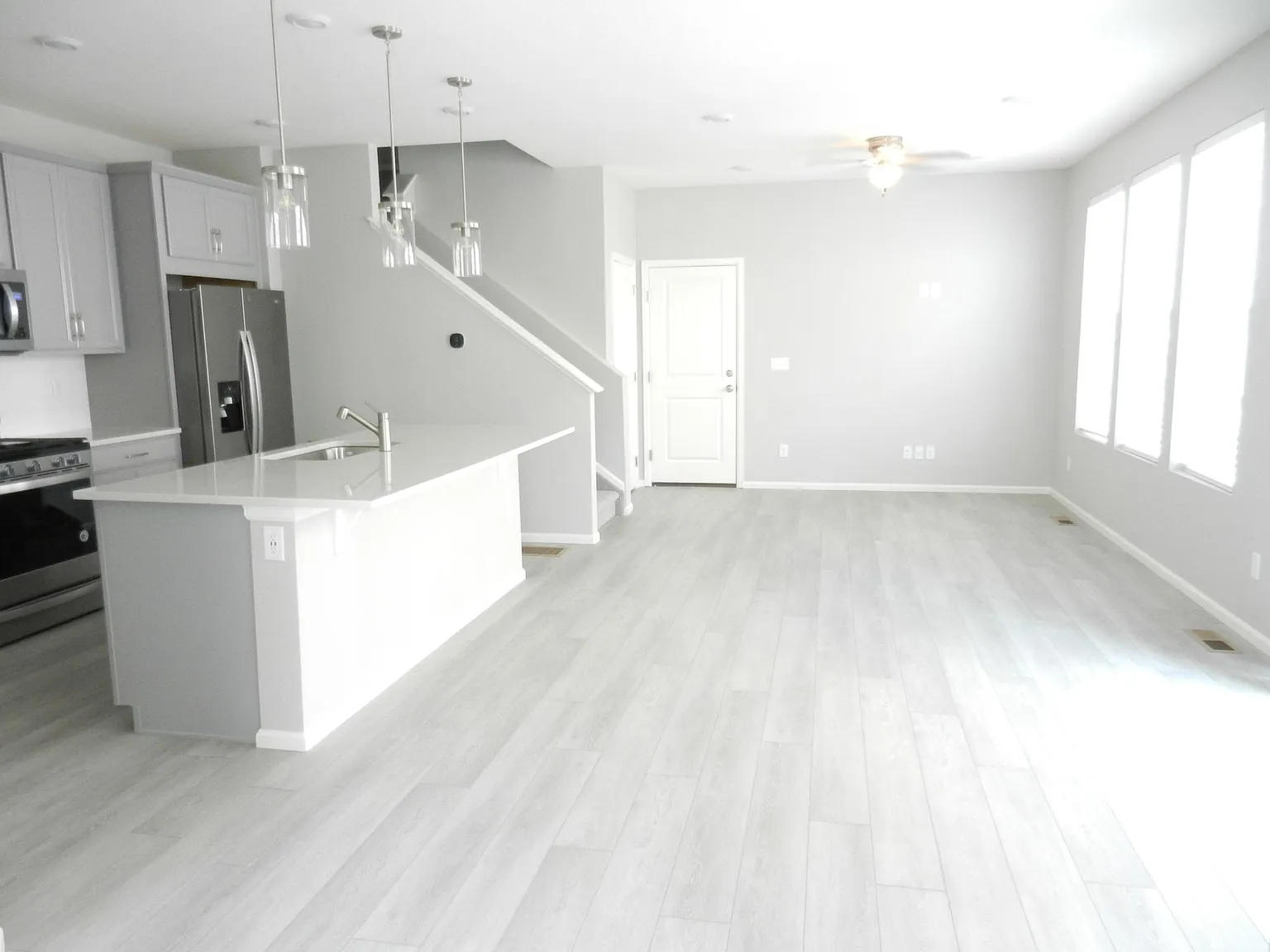 3 bed, 2.5 bath, 1854 sqft, $3,000 — Photo 3