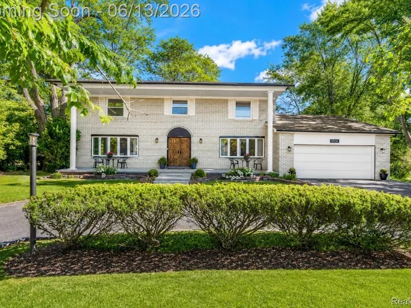 28700 W Forteen Mile Rd, West Bloomfield, MI 48322