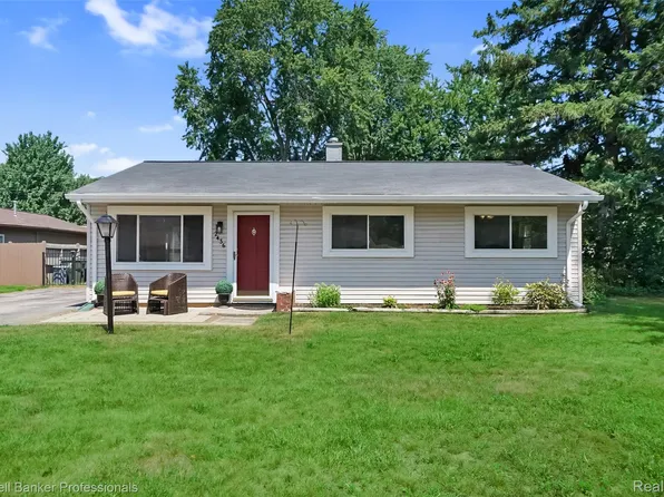 2436 Toby Rd, Orion, MI 48359