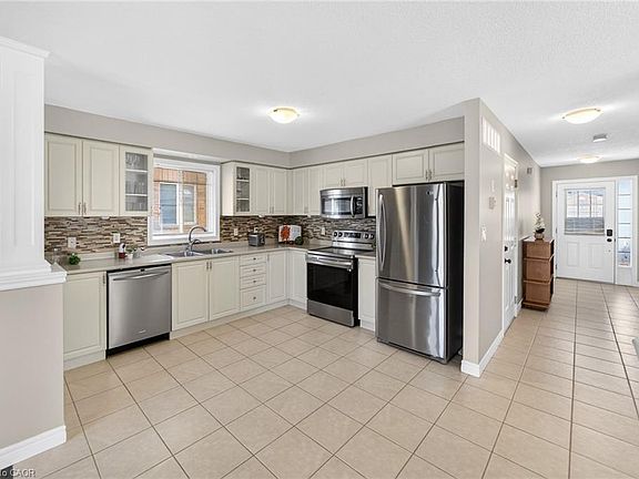 5th image of 21 Mullin Dr