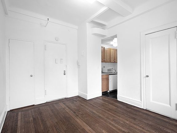 3rd image of 19 W 69th St APT 1505