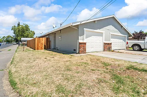 3800 Lily St Photo 1