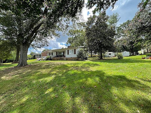 4th image of 109 Holly Cir