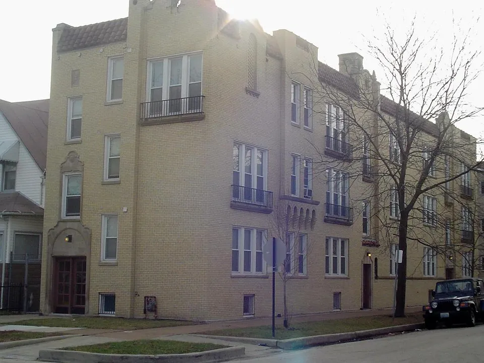 4117 N Wolcott Ave