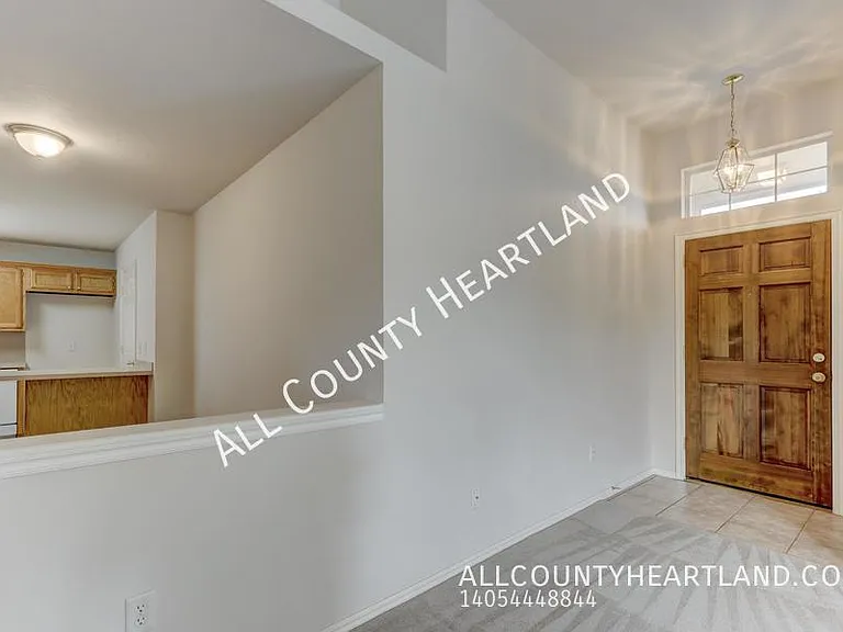 12412 SW 11th St — Photo 3