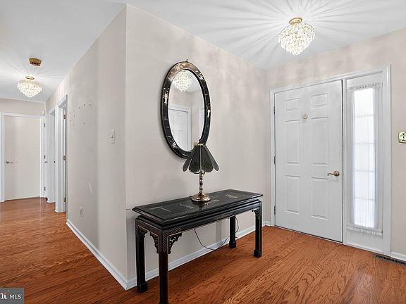 4th image of 604 Lorient Dr
