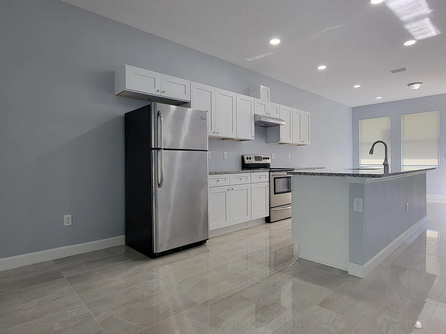3 bed, 1300 sqft, $1,850 — Photo 2