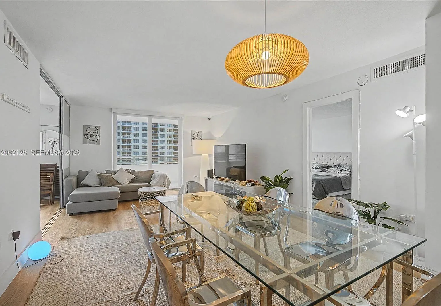 Oceanside Plaza Condo — Photo 3