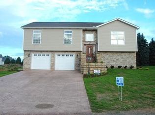 609 Heidi Ln, Mount Pleasant, PA 15666