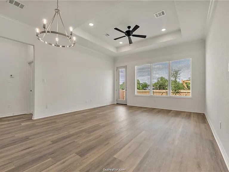 2549 Leyla Ln — Photo 16