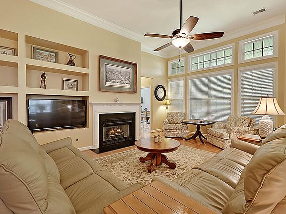 3rd image of 2700 Sarazen Dr