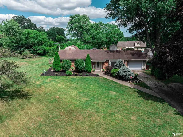 8402 Aberdeen Dr, Lambertville, MI 48144