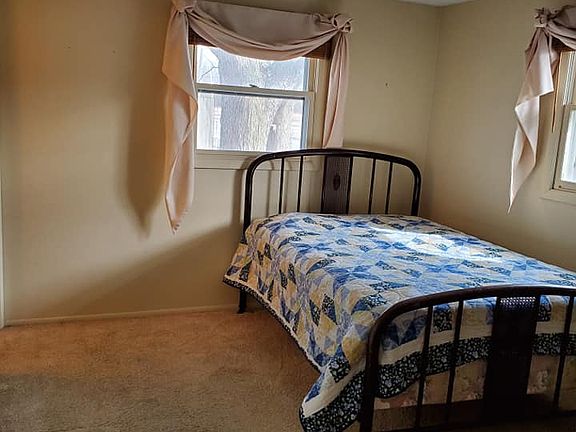 5th image of 40 Jeffrey Dr