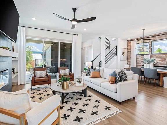 The Settler - Family Room