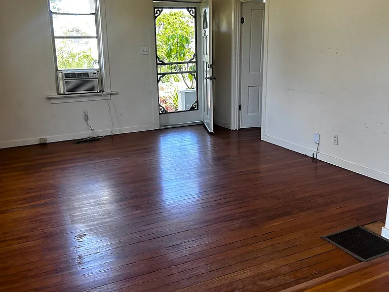 685 Edwards St — Photo 4