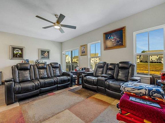 3rd image of 529 Swansea Dr