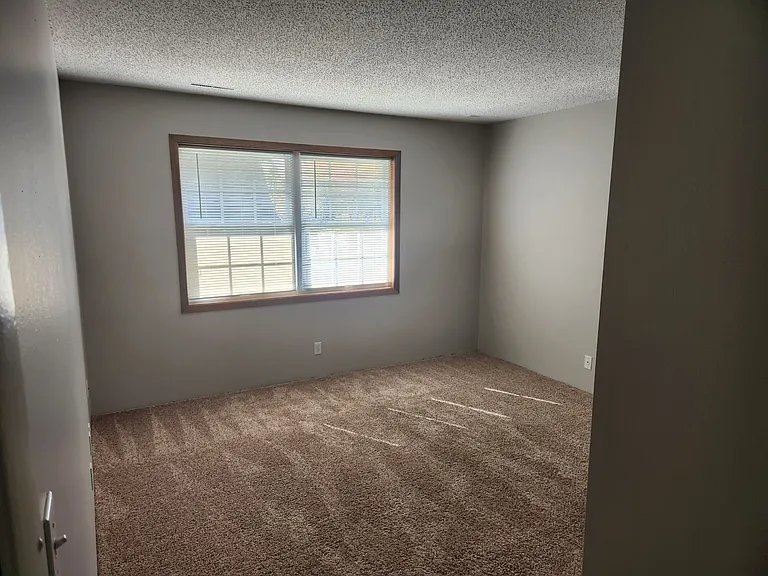 Pleasant Court Apartments — Photo 35