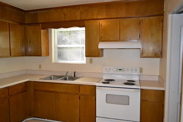 1010 Pineland Ave — Photo 6