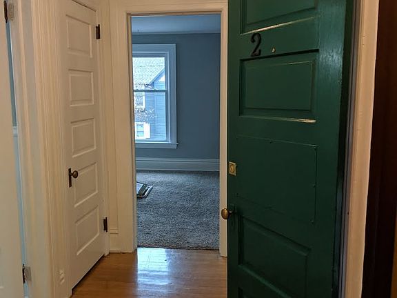 5th image of 706 Hawthorne St NE Unit 2
