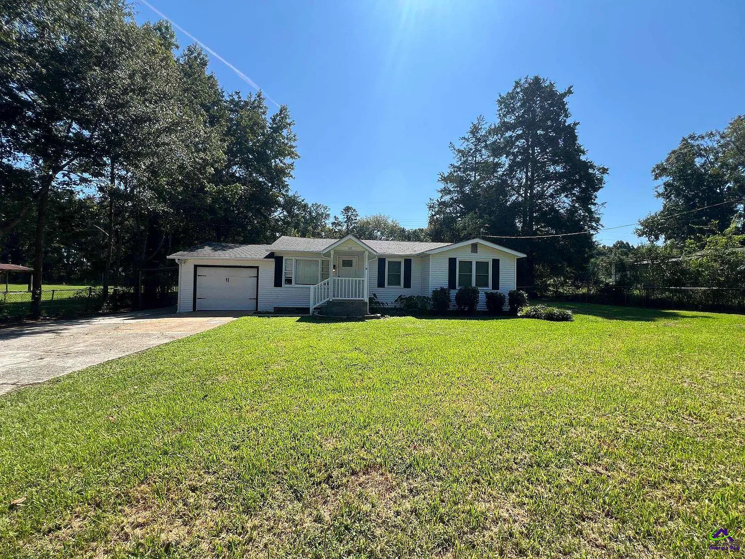 3 bed, 2.0 bath, 1232 sqft, $1,695 — Photo 3