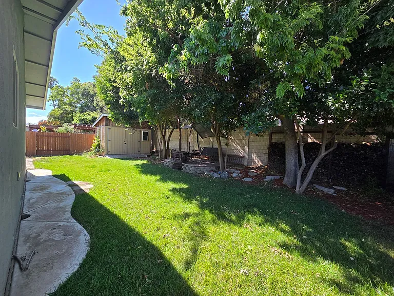 1955 Southwood Dr — Photo 16