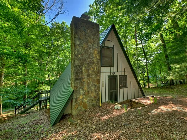 32 Lakefront Dr, Morganton, GA 30560