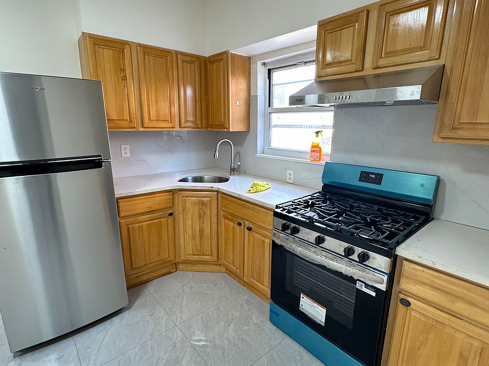 1st image of 8843 26th Ave #2L