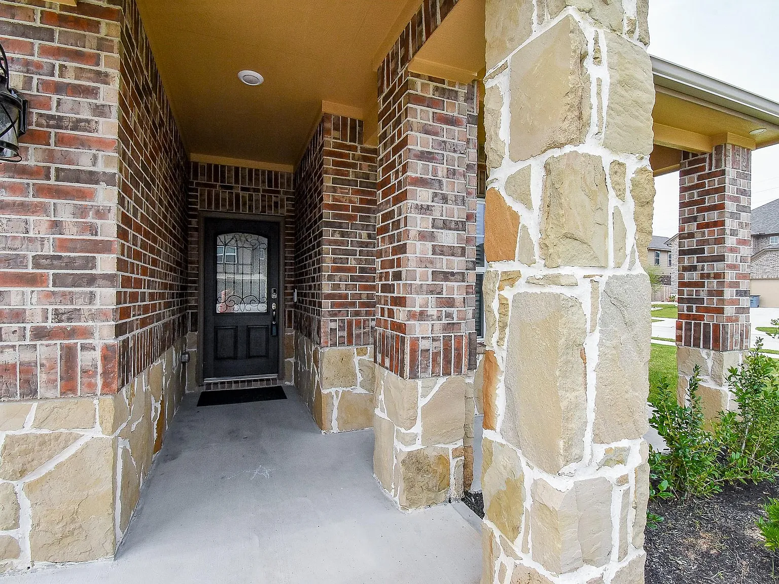 4 bed, 3.5 bath, 2589 sqft, $2,950 — Photo 3