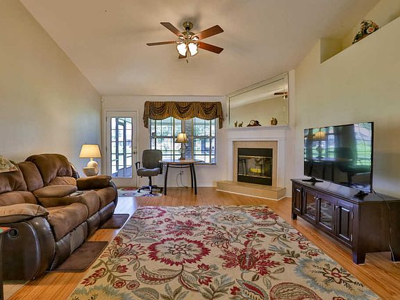 5th image of 100 Hollyberry Branch Ln
