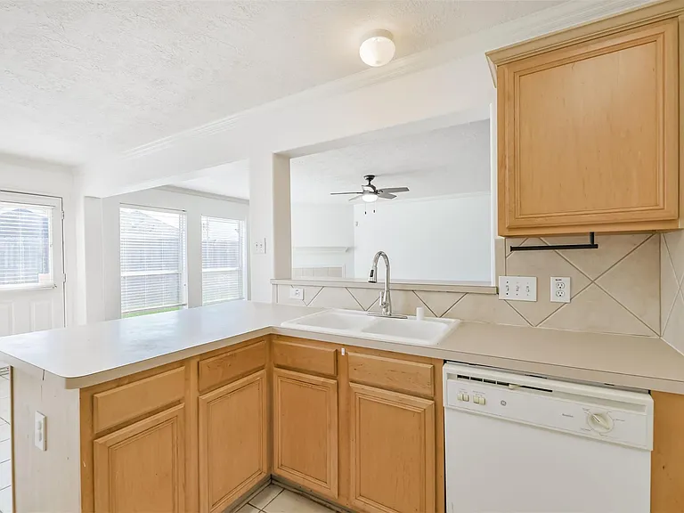 2507 Liza Ct — Photo 16