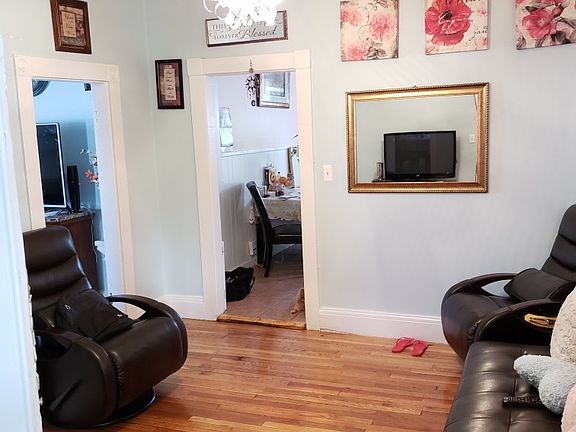5th image of 420 Hyde Park Ave