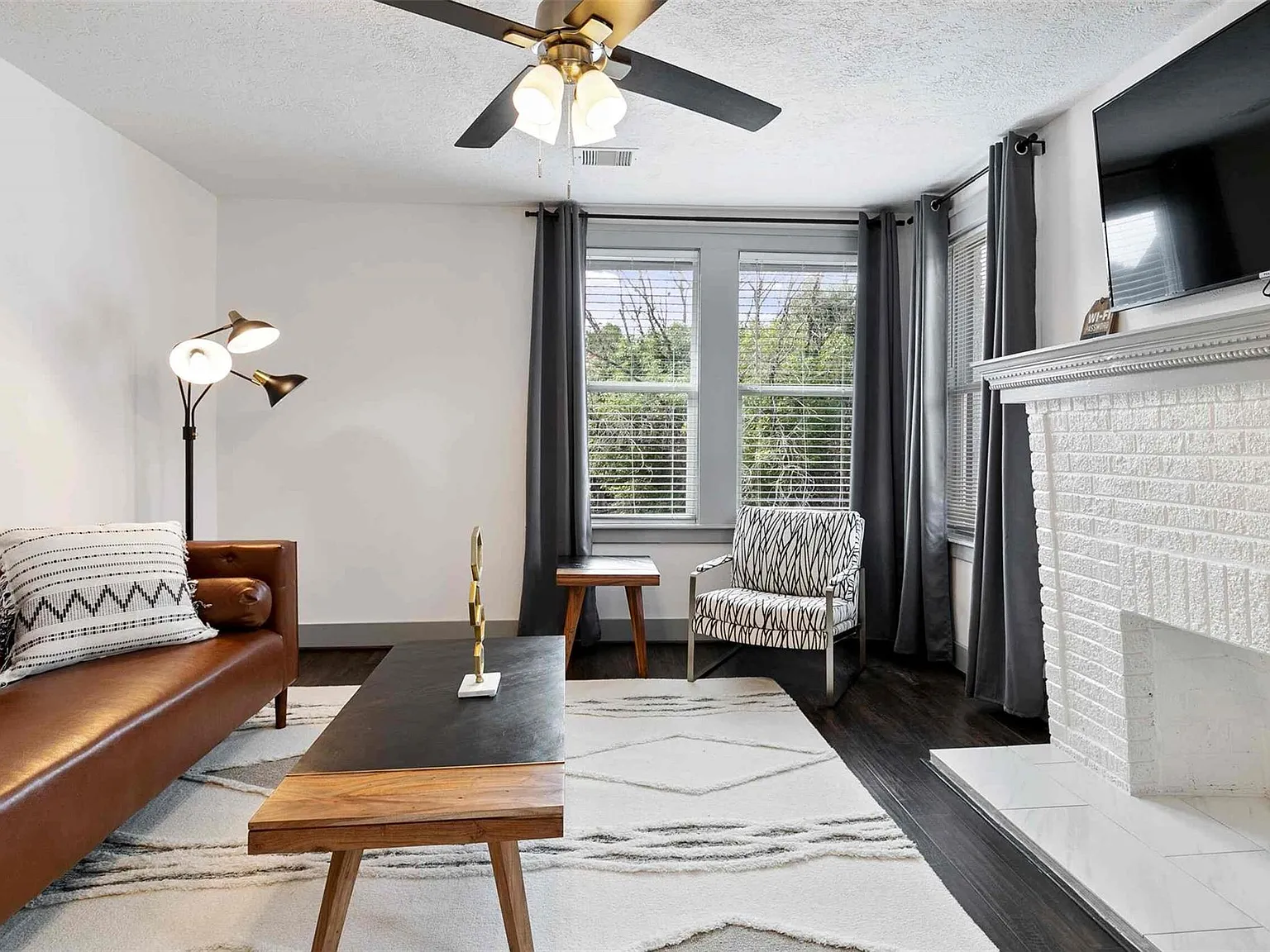 2 bed, 1.0 bath, 1082 sqft, $1,695 — Photo 3