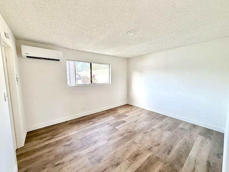 12521 Saticoy St #7 — Photo 15