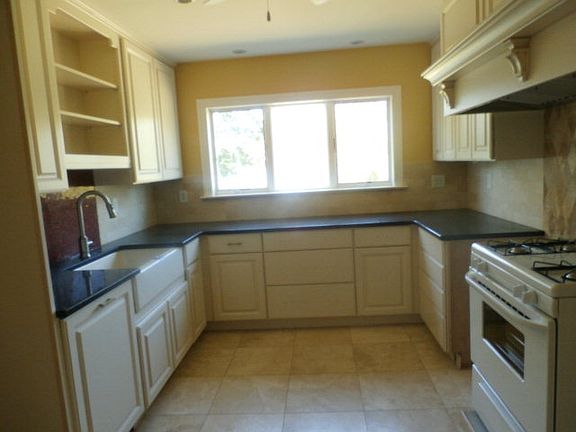 4th image of 166 Hardings Wharf Dr