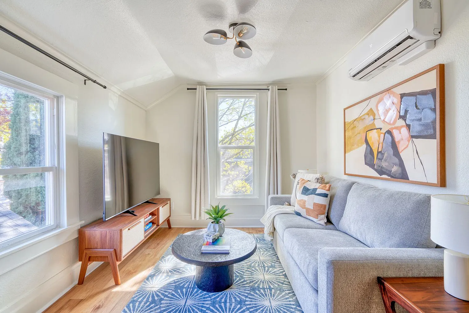 4 bed, 2.0 bath, 699 sqft, $11,848 — Photo 4